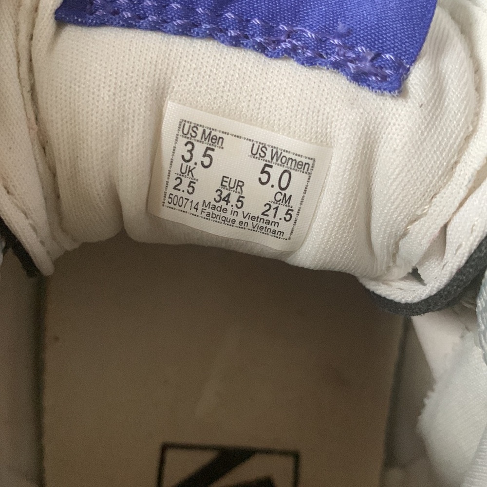 VANS - Picture 7 of 9